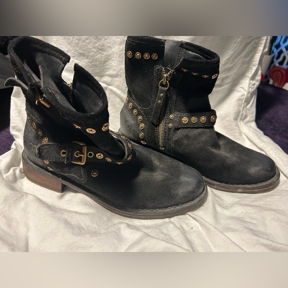 Gently used Ugg Boots size 7